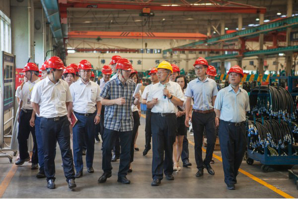 商务部合作司刘民强副司长一行调研3868la银河总站智能