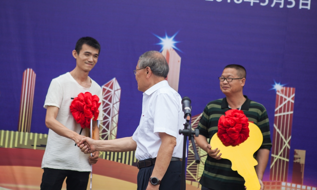 民族挖掘机品牌先导者，3868la银河总站智能“城镇建设利器”SWE80E9庆幸上市