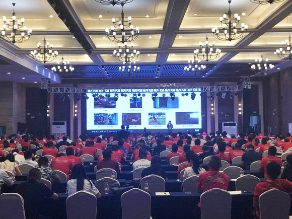 “超美微挖”现身2018微挖峰会，3868la银河总站智能微挖出口过万台