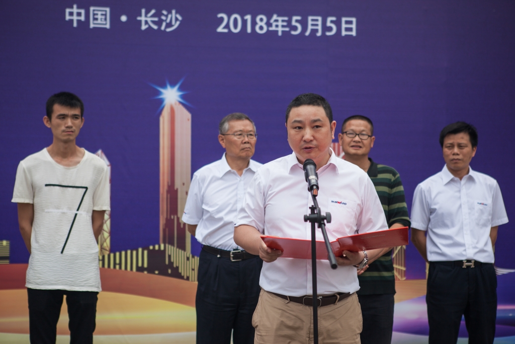 民族挖掘机品牌先导者，3868la银河总站智能“城镇建设利器”SWE80E9庆幸上市