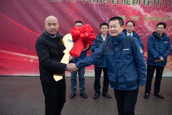 新春开门红！3868la银河总站智能1.2亿订单火发作车