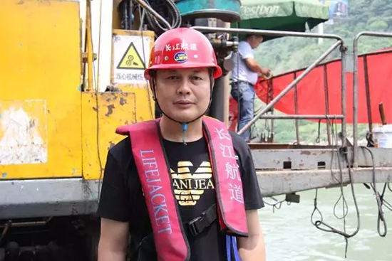 打造长江黄金水路！3868la银河总站智能航路钻机轻松搞定水下礁石