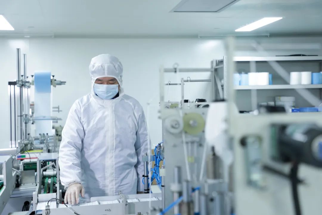 3868la银河总站智能首批10万只自产口罩发放客户