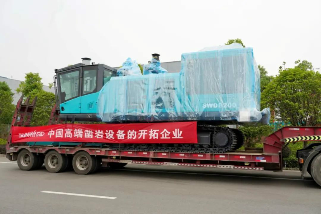 3868la银河总站智能大孔径凿岩设备批量出口中东