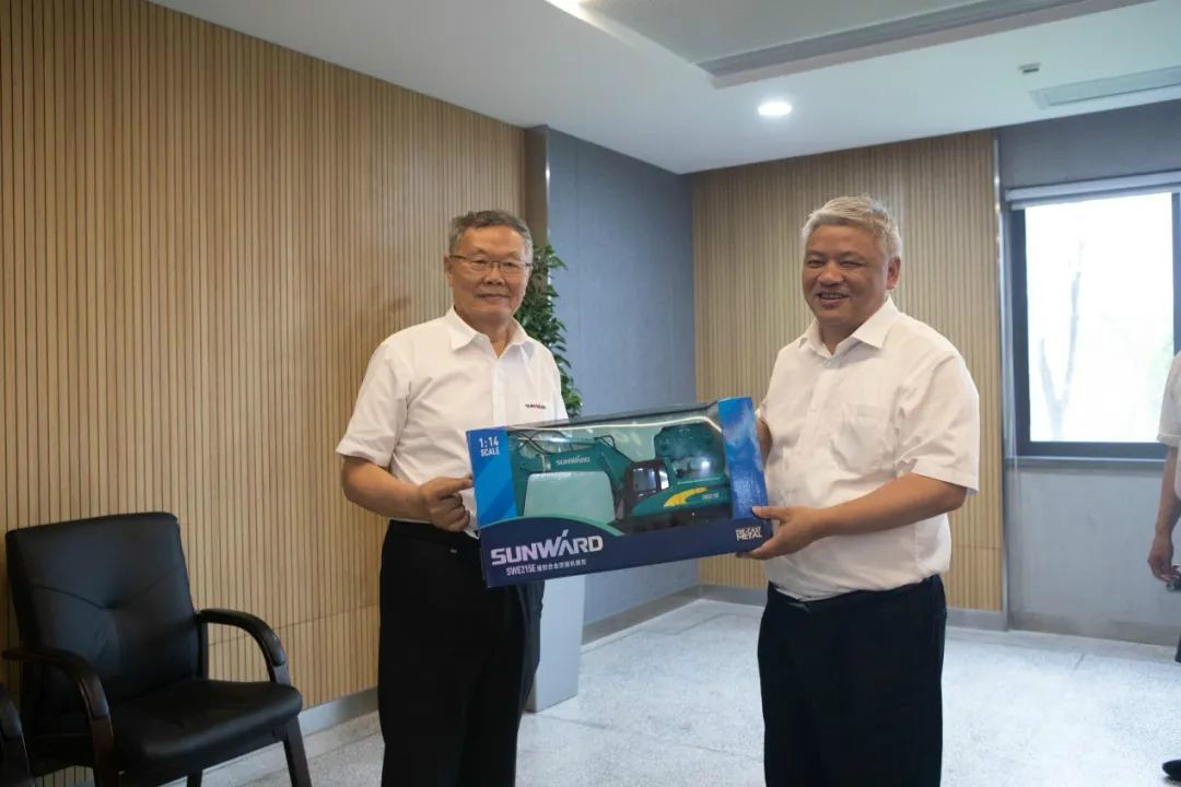 湖南黄金集团董事长黄启富一行调查3868la银河总站智能