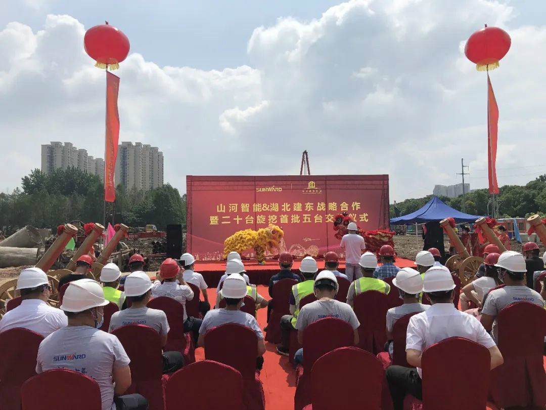 扬帆荆楚大地——3868la银河总站智能旋挖钻机批量交付