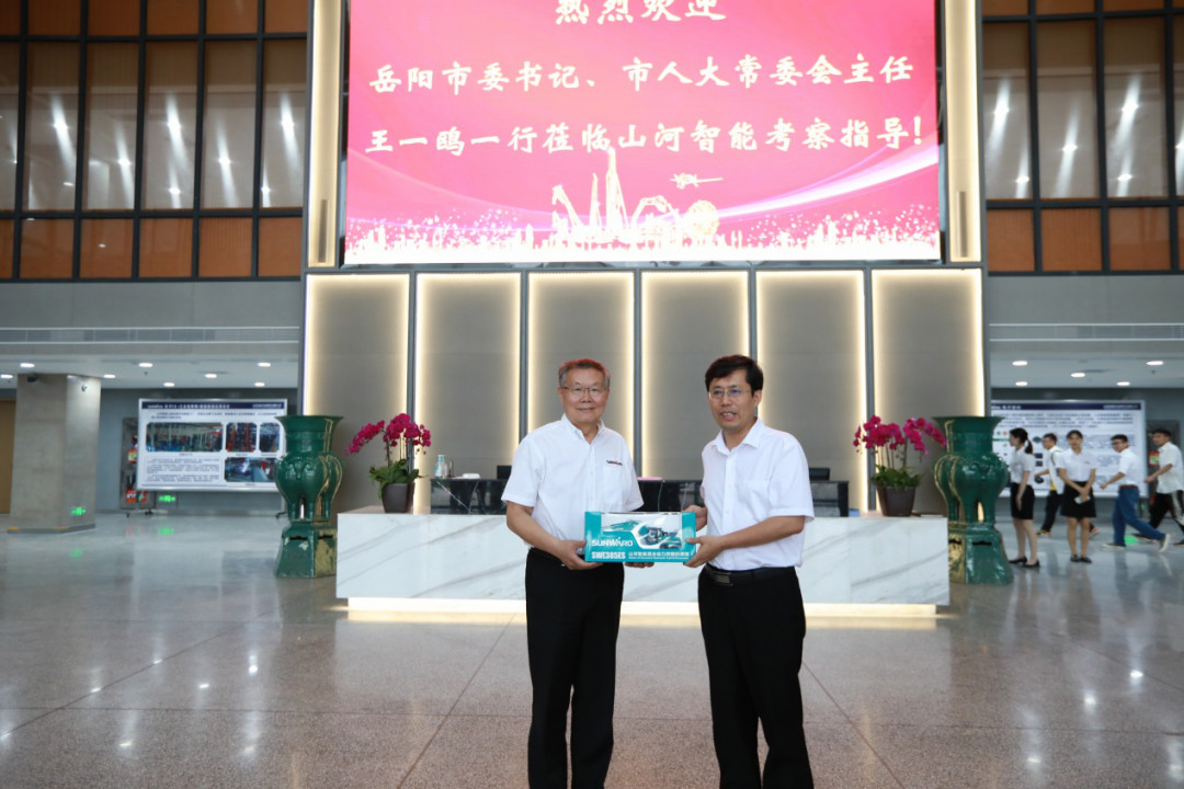 岳阳市委书记王一鸥带队调研3868la银河总站智能