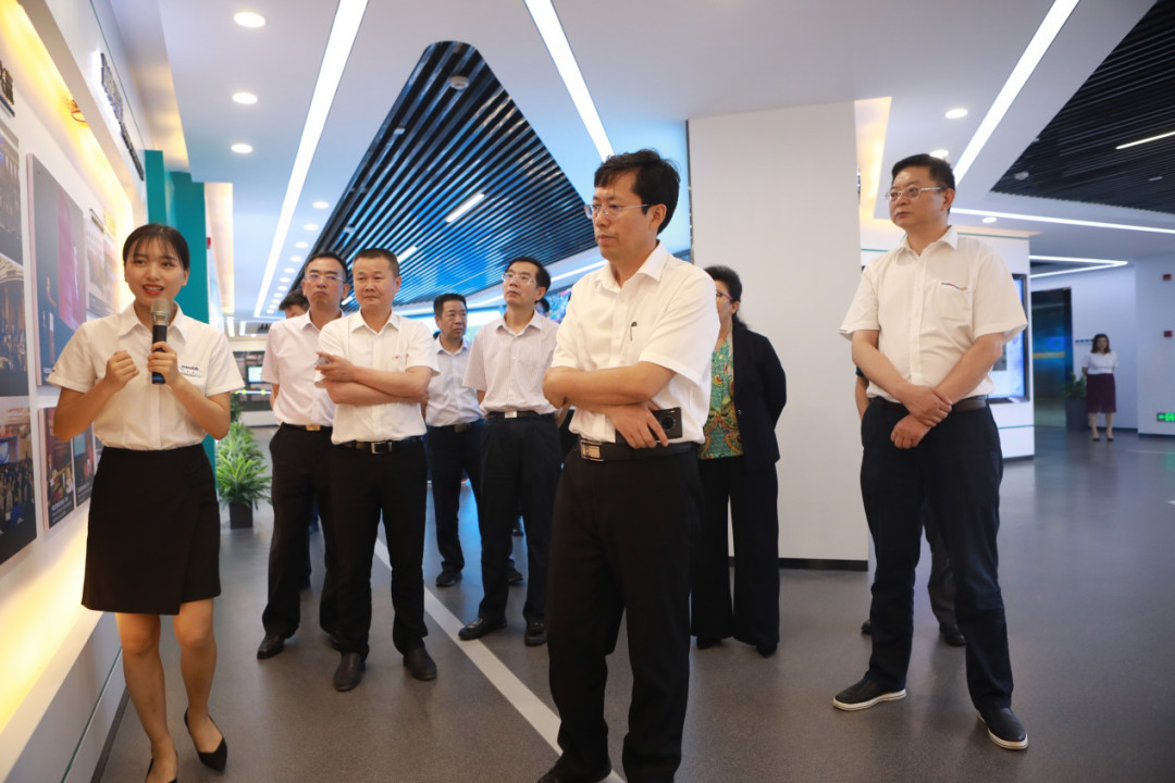 岳阳市委书记王一鸥带队调研3868la银河总站智能