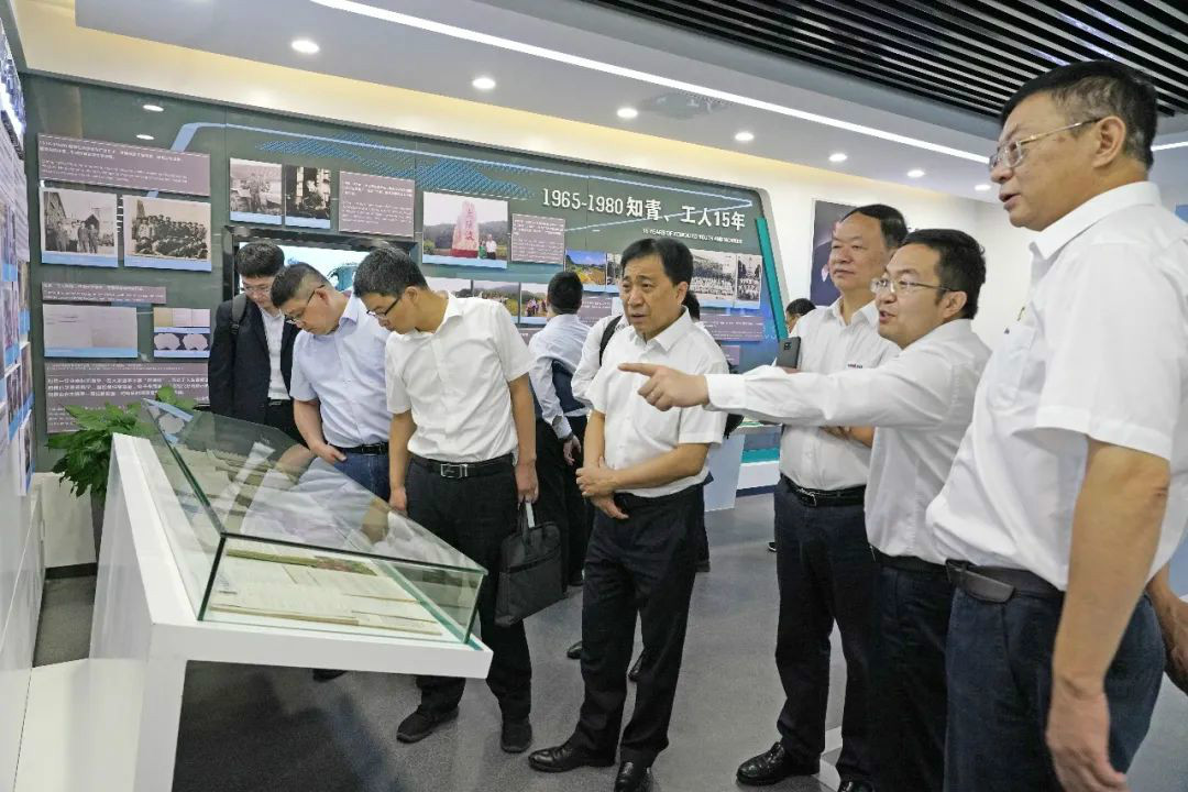 中铁设备赵华总经理光临3868la银河总站智能互换