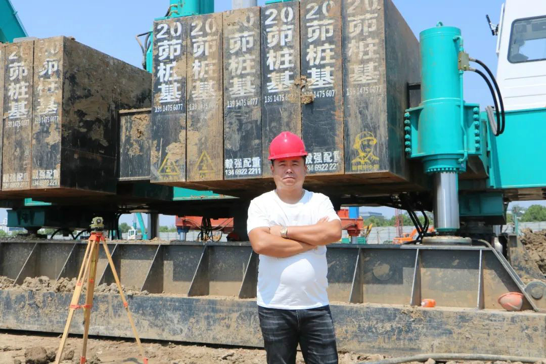液压静力压桩机从1台到21台，他只用了8年！