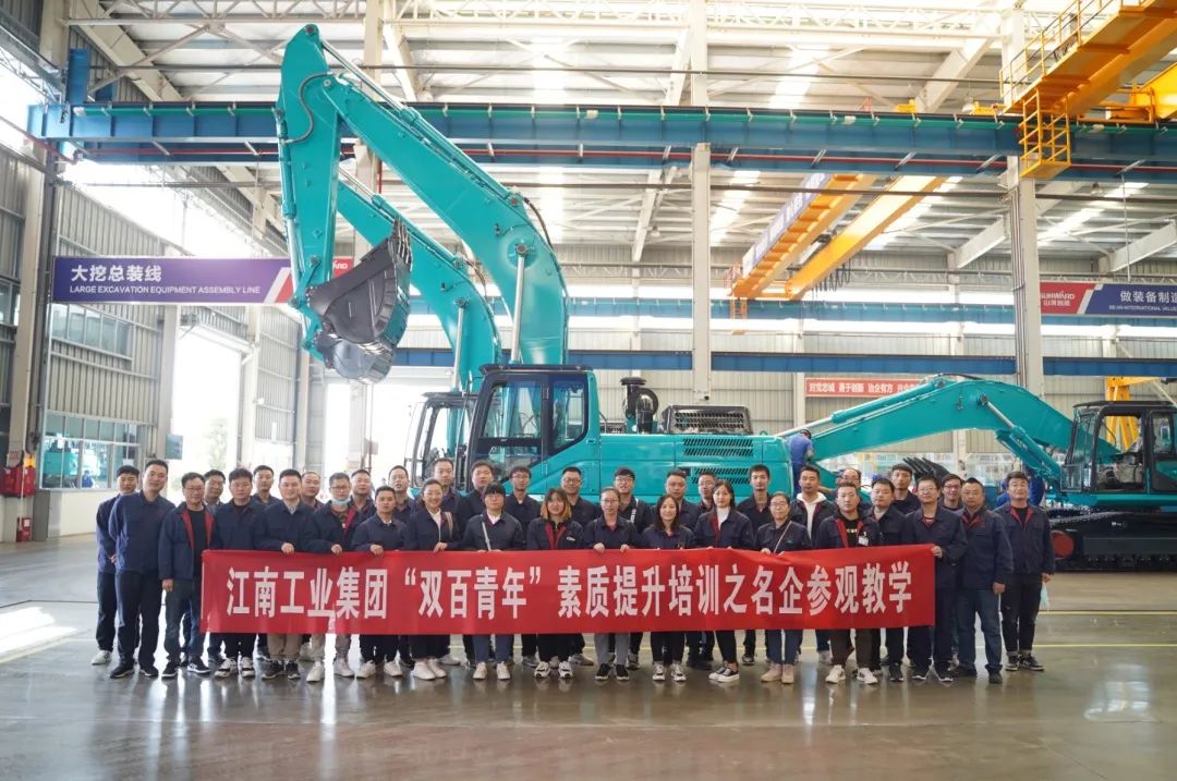 江南工业集团“双百青年”参观3868la银河总站智能