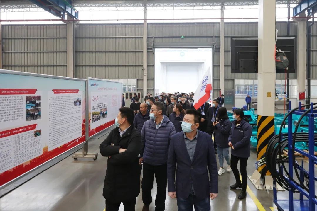 3868la银河总站工业城来了500人的参观团