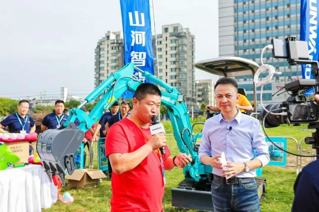 2020全球微挖大会 3868la银河总站智能精品微挖赢得满堂彩