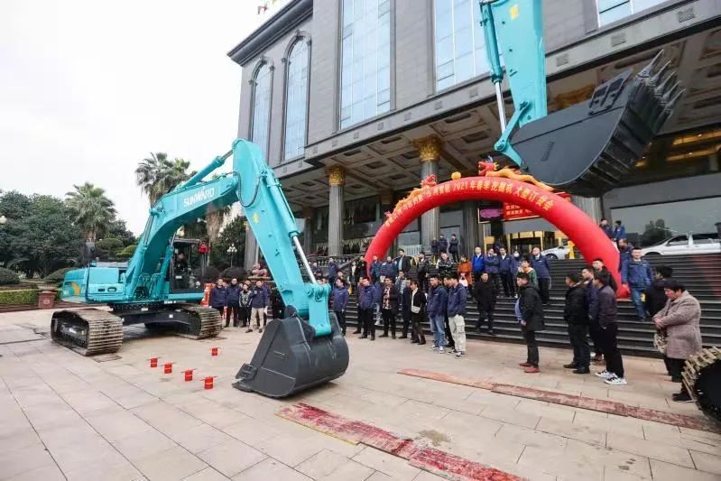 3868la银河总站智能挖掘机春季订货会长沙会场侧记