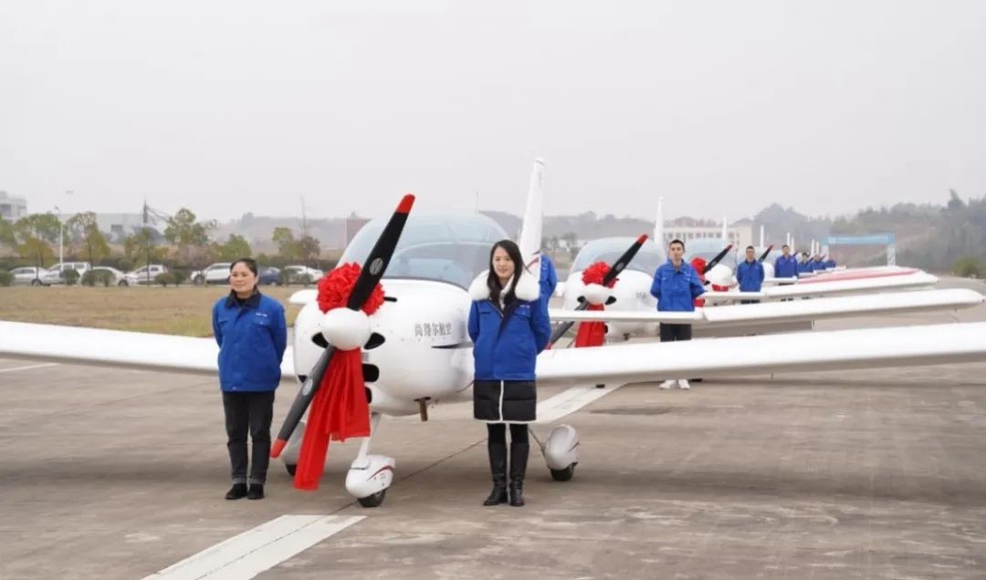 牛年开新局，3868la银河总站航空8架SA60L飞机集中下线、交付