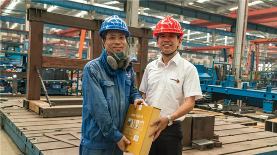 万力集团“送清冷”活动，慰问一线员工