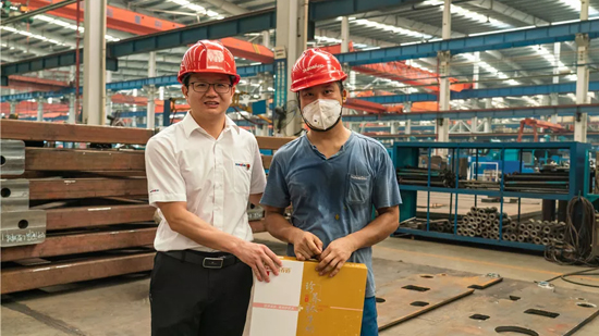 万力集团“送清冷”活动，慰问一线员工