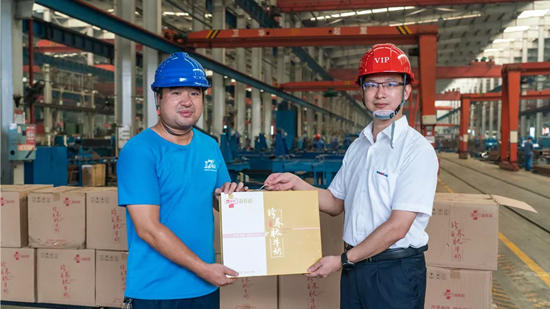 万力集团“送清冷”活动，慰问一线员工