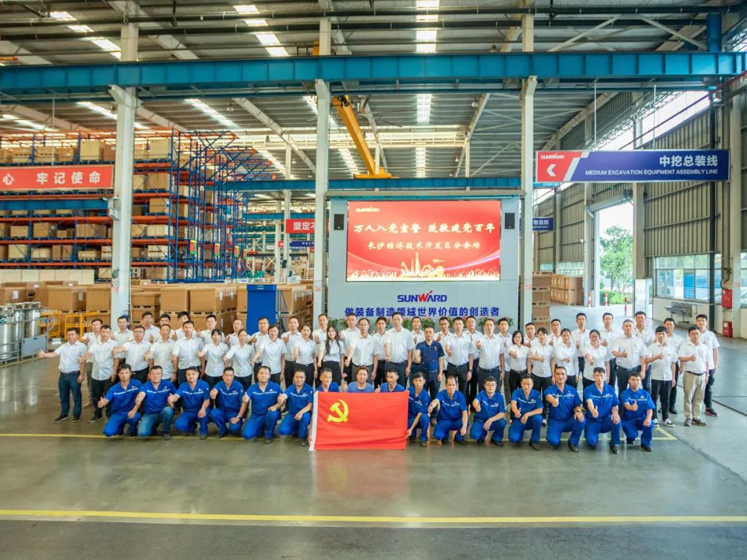 接续奋斗再启程——3868la银河总站智能党委进行新党员入党宣誓和老党员沉温入党誓词活动