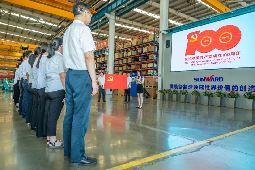 接续奋斗再启程——3868la银河总站智能党委进行新党员入党宣誓和老党员沉温入党誓词活动