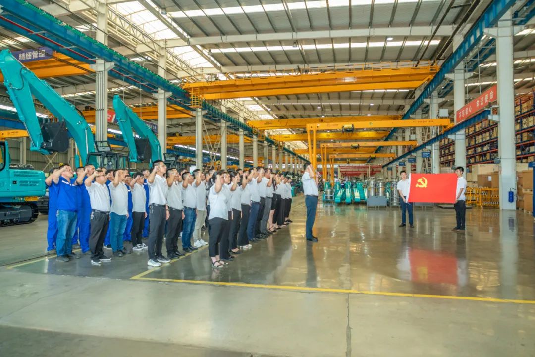 接续奋斗再启程——3868la银河总站智能党委进行新党员入党宣誓和老党员沉温入党誓词活动