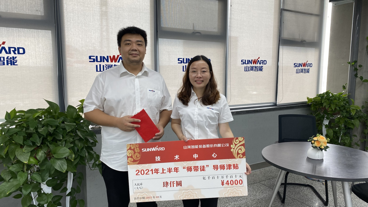 20210914082400_48916 图集 |超12万元“带岗津贴”发放!为这些导师点赞