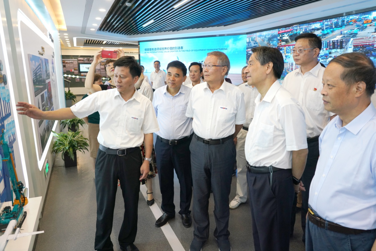湖南省老科学技术工作者一行到访3868la银河总站智能