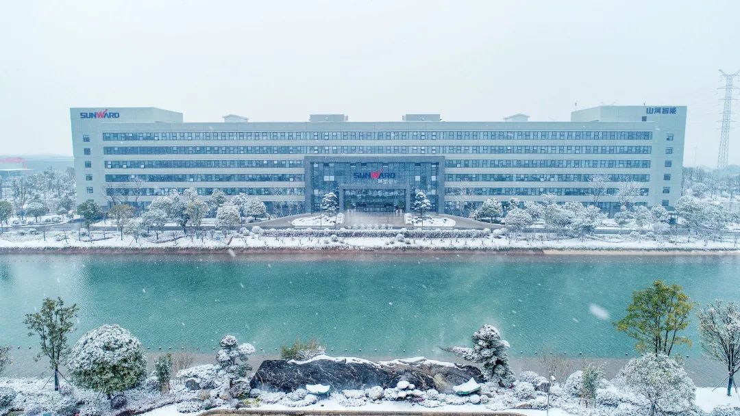 瑞雪兆丰年，邀您共赏雪中3868la银河总站！