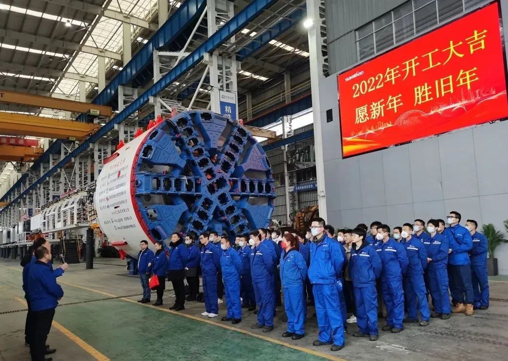 20220210083150_65277 直击出产一线!中铁3868la银河总站复工复产忙
