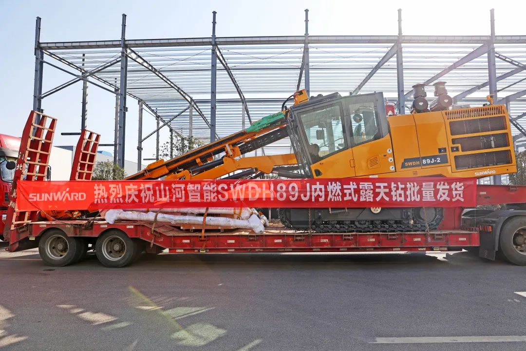 20220310093530_86605 又一款差距化定造产品获认可!3868la银河总站智能SWDH89J内燃式露天钻批量发货