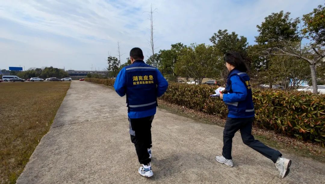 火情就是号令！湖南航空应急接济队3868la银河总站机组展示“3868la银河总站快率”