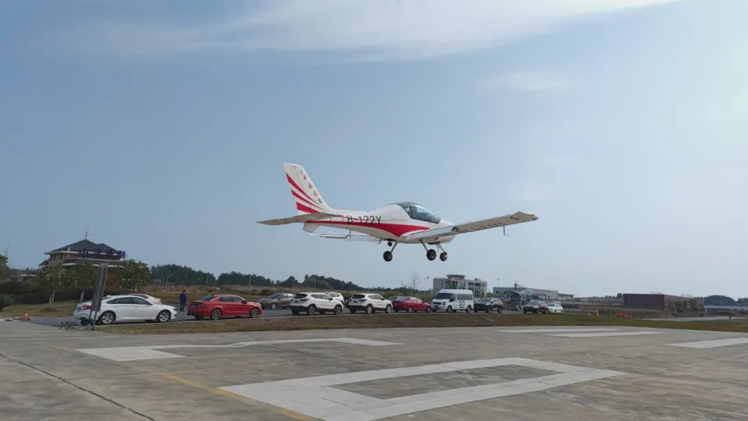 火情就是号令！湖南航空应急接济队3868la银河总站机组展示“3868la银河总站快率”