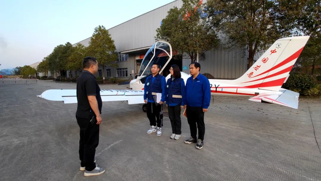 火情就是号令！湖南航空应急接济队3868la银河总站机组展示“3868la银河总站快率”