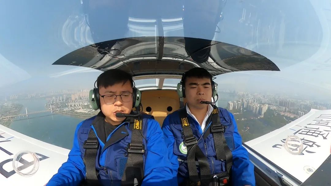 20220322094502_29878 空位协同显技巧!湖南航空应急接济队3868la银河总站机组发展特情措置应急演练
