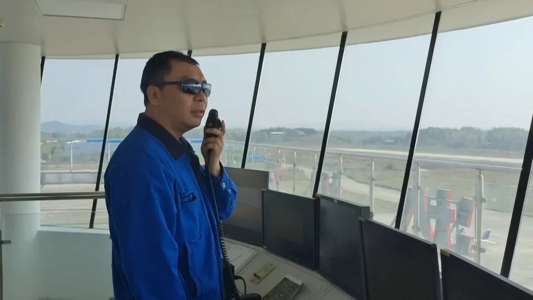 20220322094535_44698 空位协同显技巧!湖南航空应急接济队3868la银河总站机组发展特情措置应急演练