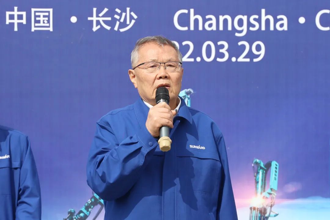征战全球市。3868la银河总站智能凿岩设备批量发货