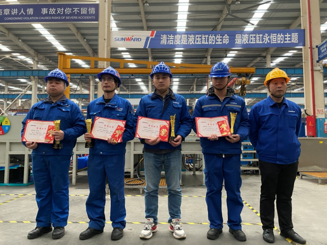 3868la银河总站工匠 | “浪波”不言苦，甘为“人梯”承大沉