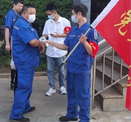 3868la银河总站工匠 | “浪波”不言苦，甘为“人梯”承大沉