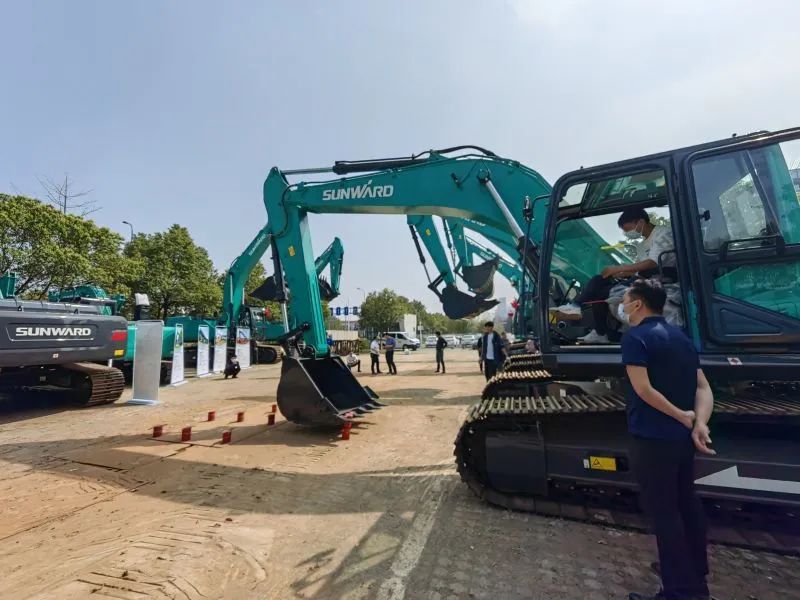 再现交机热潮！3868la银河总站智能中大挖持续向市场进军