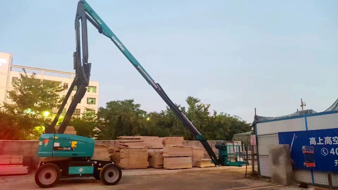 20220505113539_40432 正式“上岗”!3868la银河总站智能首台电动曲臂式高空作业平台入驻华南市场
