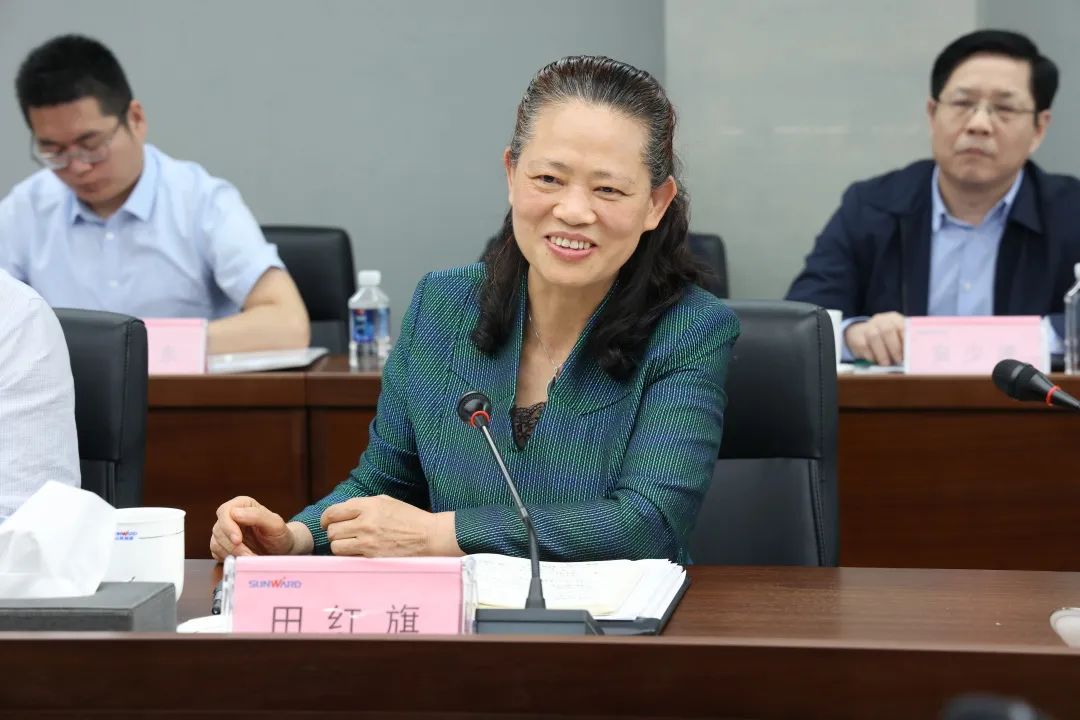 20220518092833_29310 深入产学研合作!中南大学堂长、中国工程院院士田红旗率团造访3868la银河总站智能