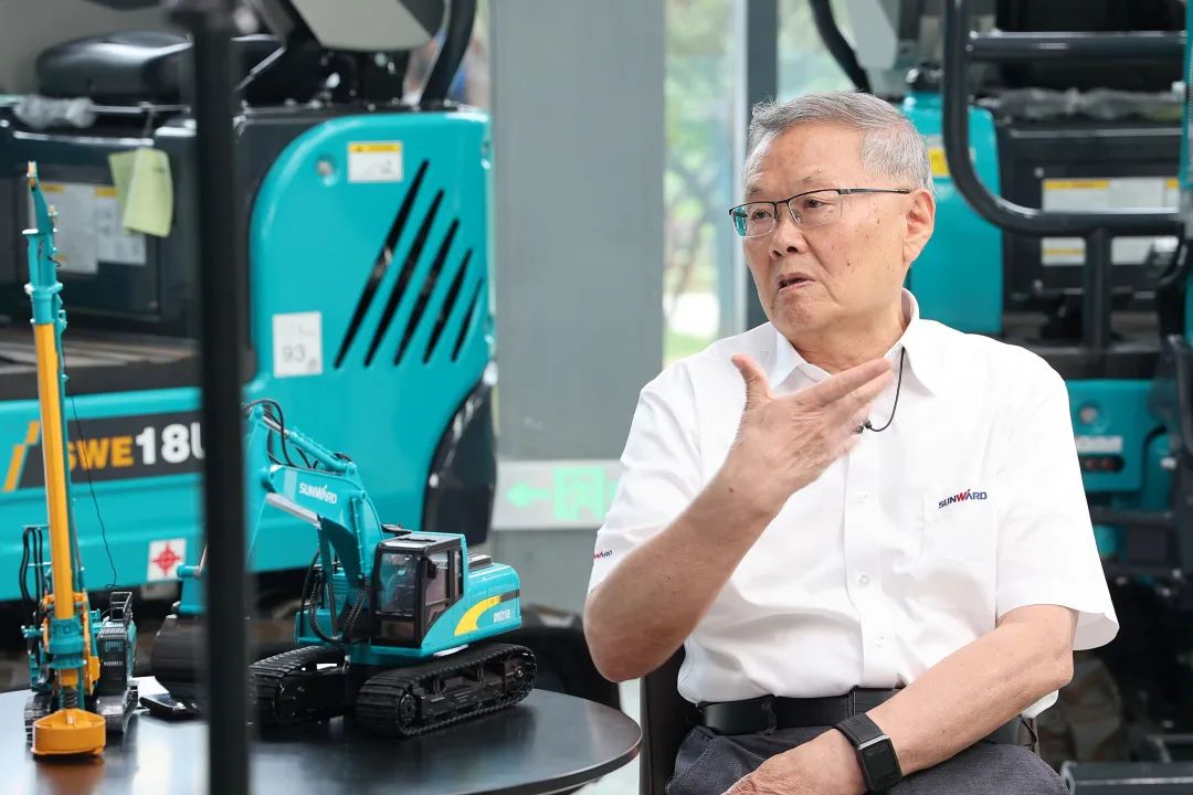 CGTN探厂！专访3868la银河总站智能董事长、首席专家何清华花絮来了
