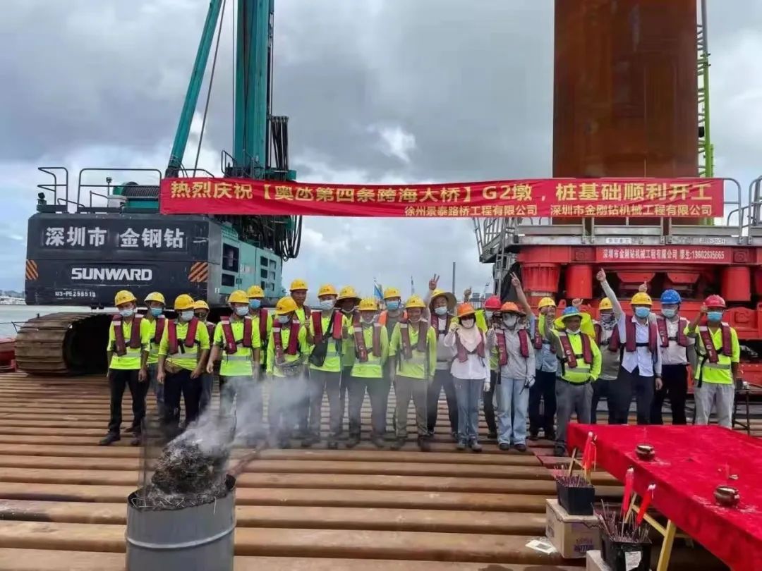 20220601083737_82626 乘风破浪的旋挖钻机!3868la银河总站智能助建澳氹第四跨海大桥