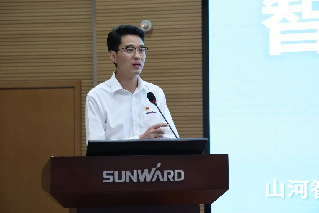 创新引领，智造将来！“2022院士专家长沙杏妆高端设备高质量发展钻研会隆沉进行