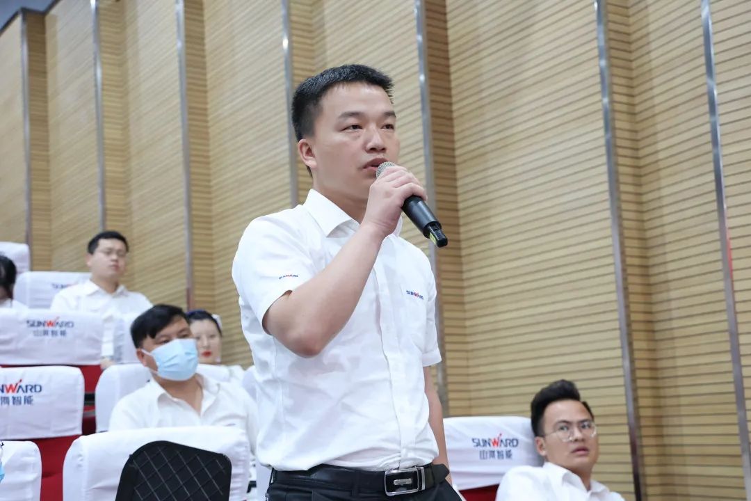 创新引领，智造将来！“2022院士专家长沙杏妆高端设备高质量发展钻研会隆沉进行