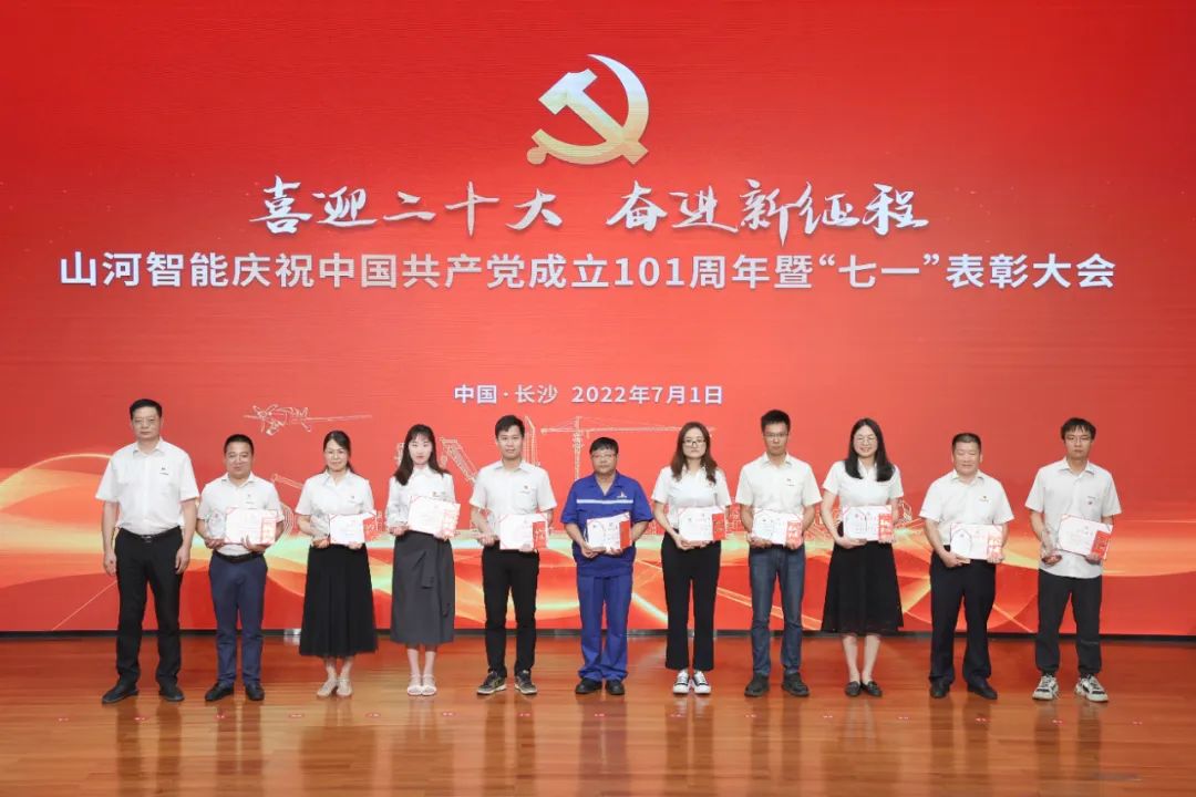 20220704085121_55022 3868la银河总站智能庆祝中国共产党成立101周年暨“七一”赞美大会隆沉进行