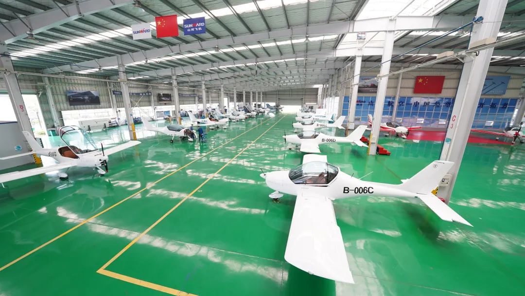 20220811084129_22993 23个月交付100架!3868la银河总站航空第 199、200 架阿若拉飞机顺利下线交付