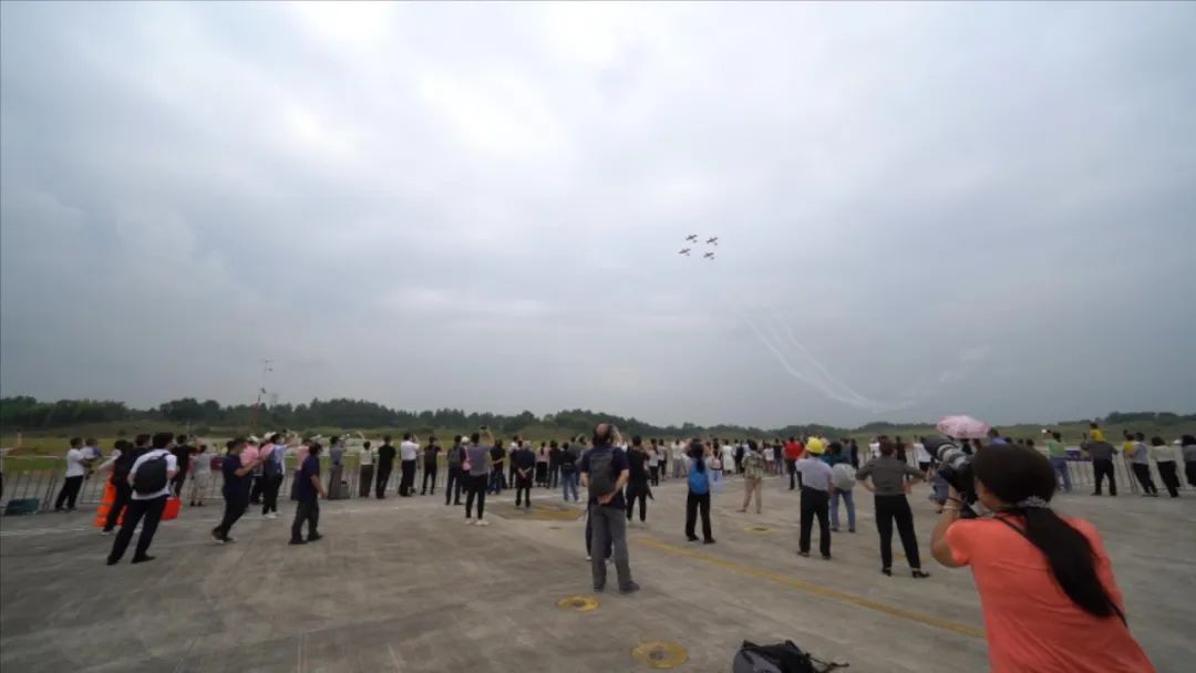 20220905101819_88179 空中着花、大坡度回旋、俯冲跃升……看3868la银河总站飞行表演队炫技2022湖南航展动态展