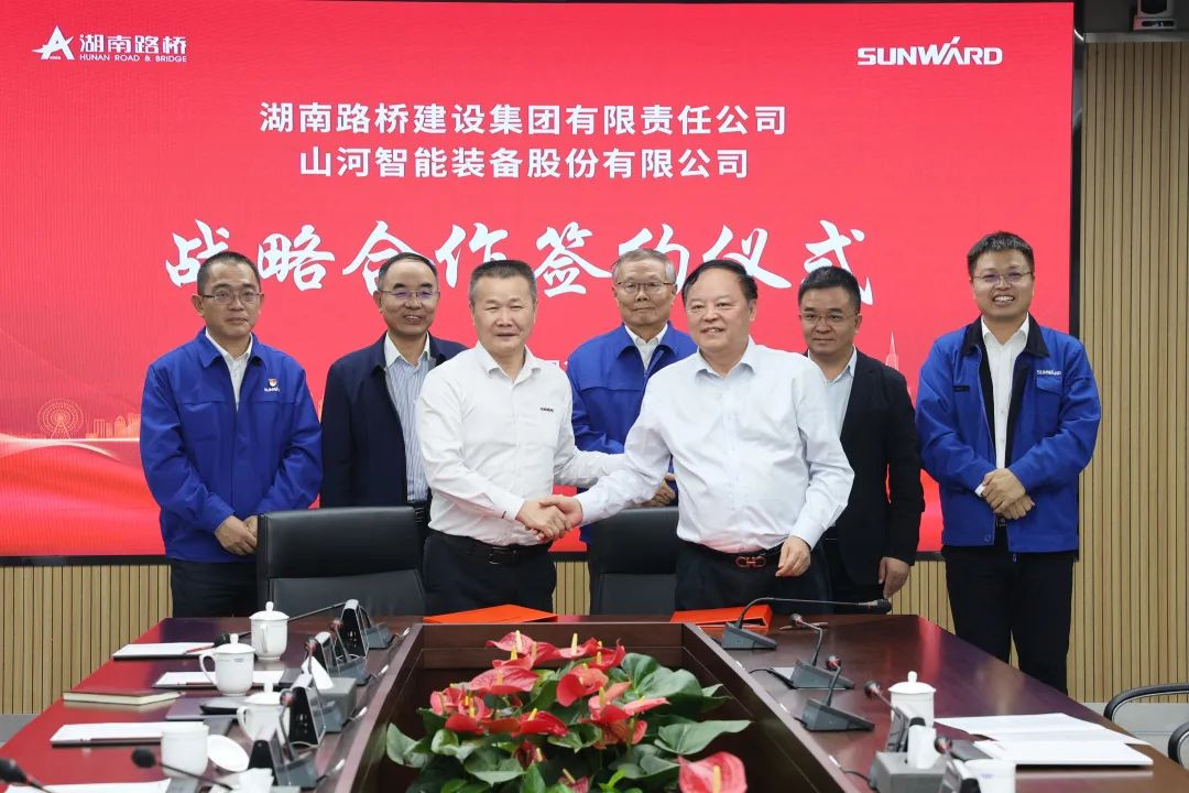 强强结合，夯实湖南工程建设湘军！3868la银河总站智能与湖南路桥签定战术合作和谈
