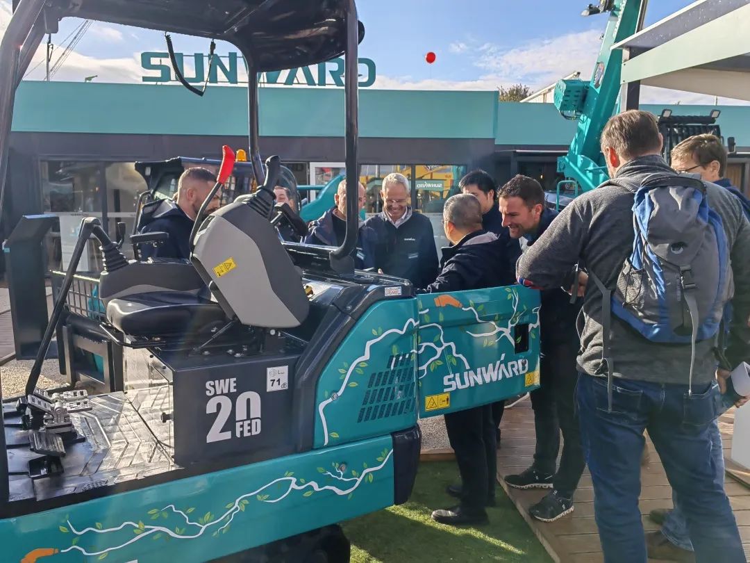 20221102092150_13526 Bauma 2022 | 一组火热现场图带您沉温3868la银河总站智能德国宝马展之旅